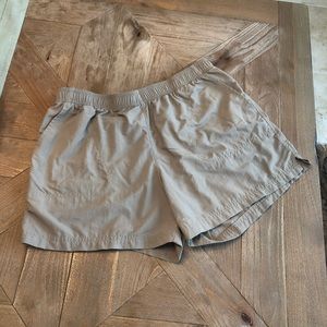 Columbia adjustable waist shorts tan large